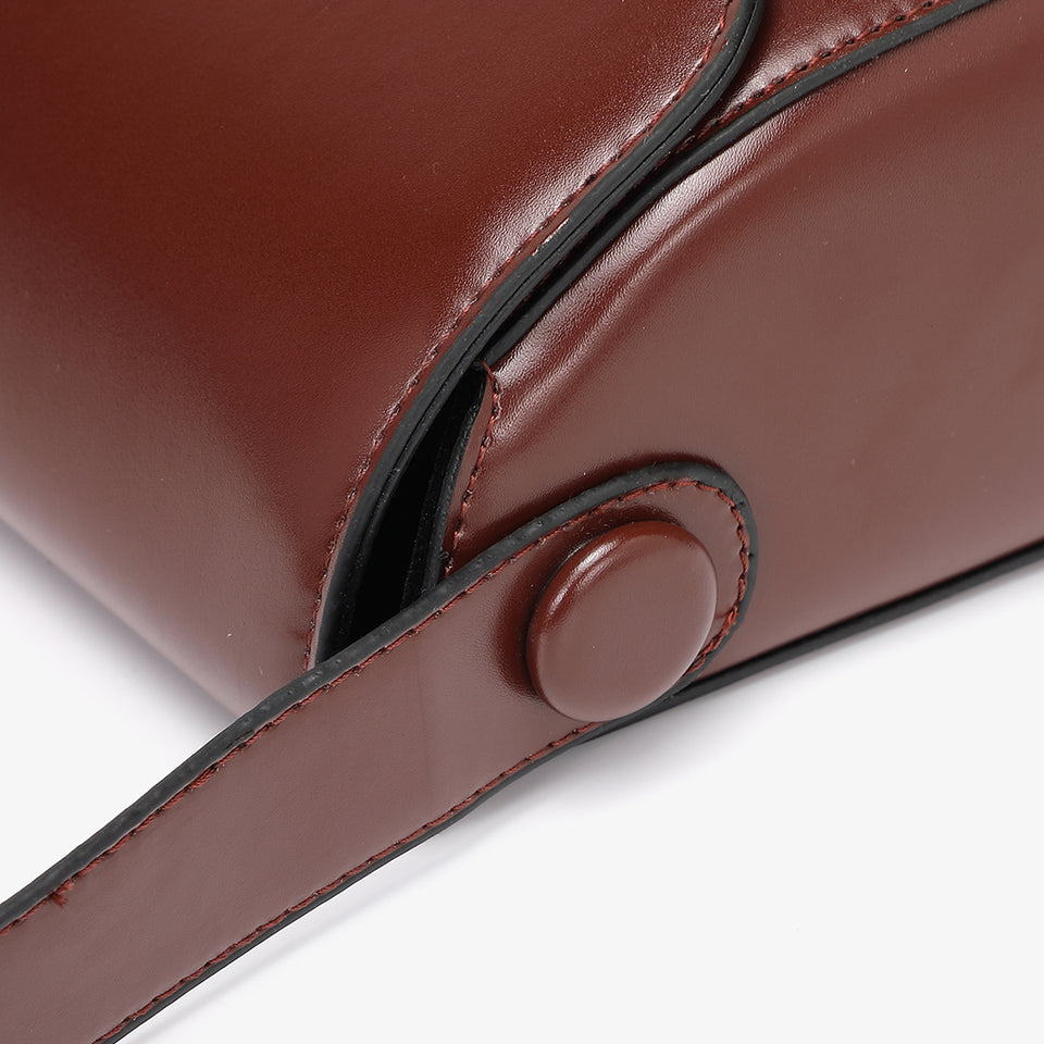 Retro streamlined PU leather crossbody bag in brown