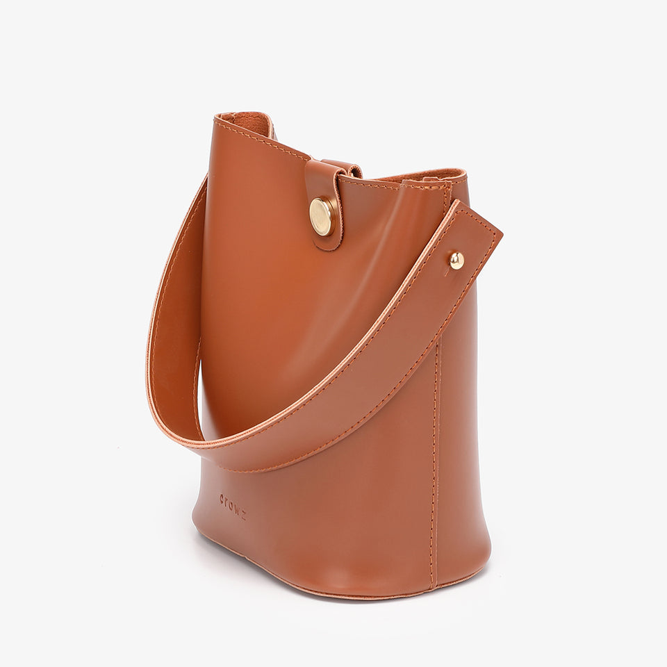 Studded PU leather 2-in-1 bucket bag in brown